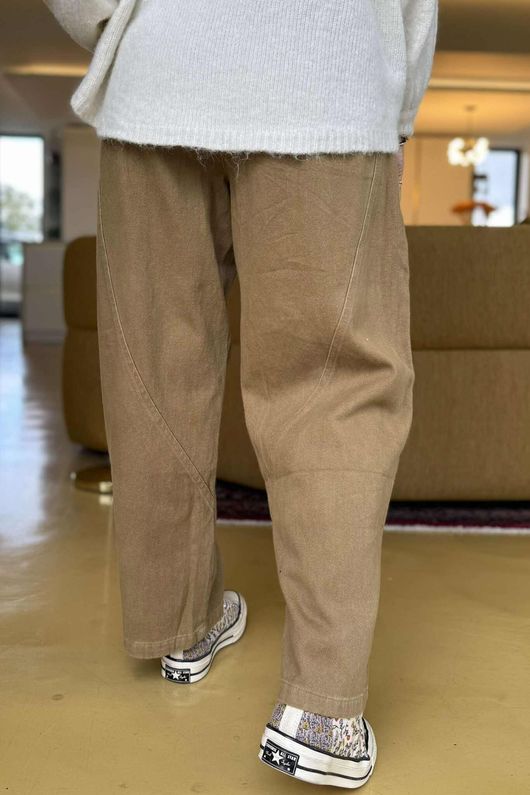 Mercer Soft Twill Barrel Leg Pant Caramel 